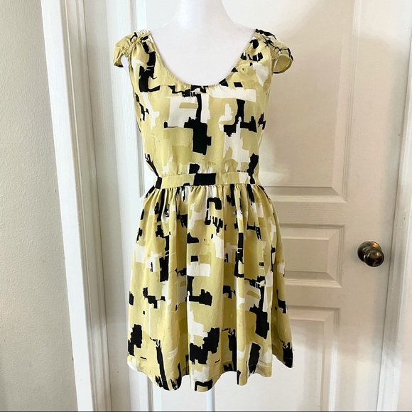 Joie Dresses & Skirts - Joie 100% silk abstract pattern dress